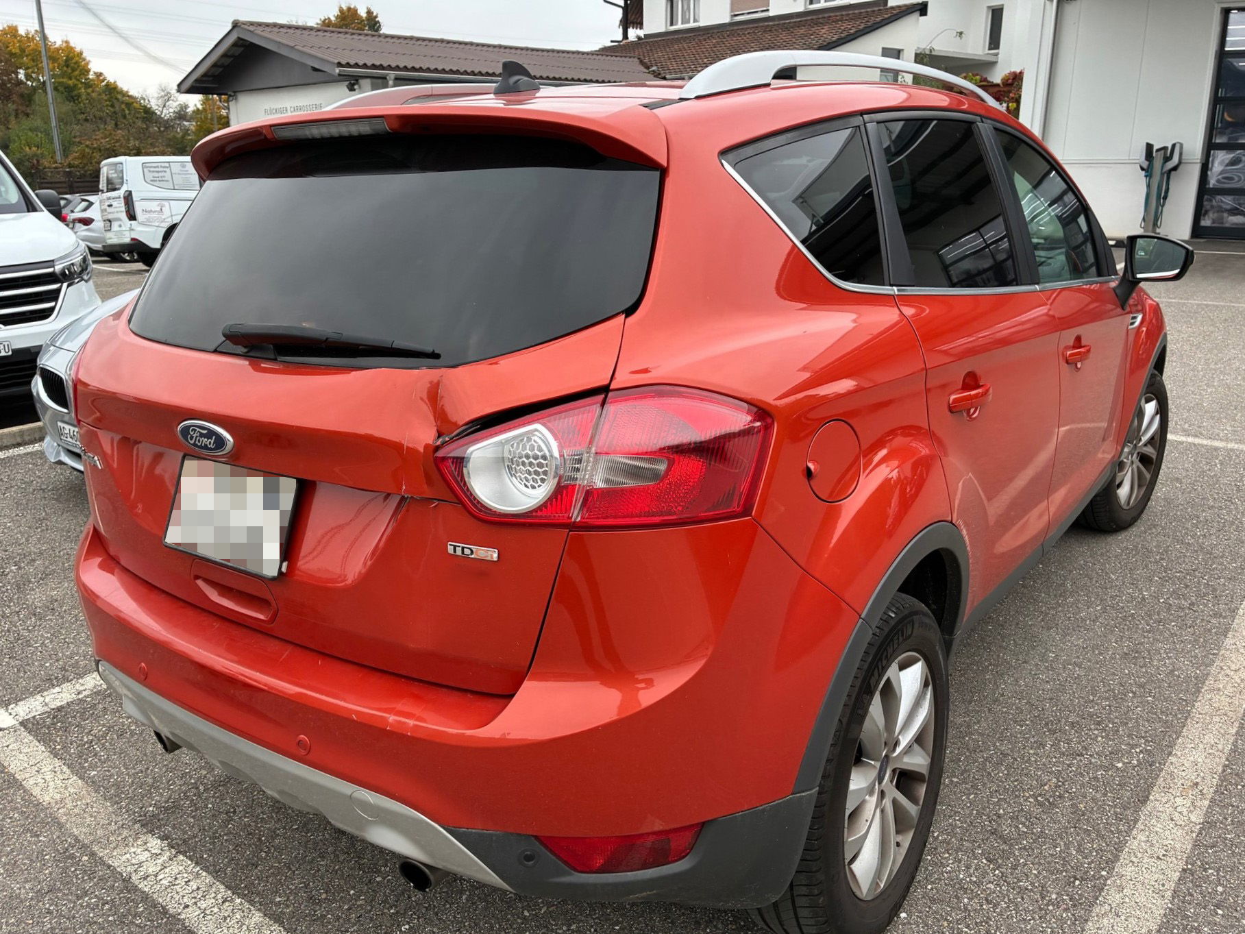 Beschädigtes Fahrzeug – Frontschaden